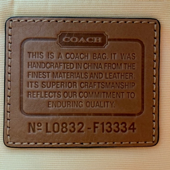 Coach Scribble Signature Large Swingpack - Picture 5 of 7
